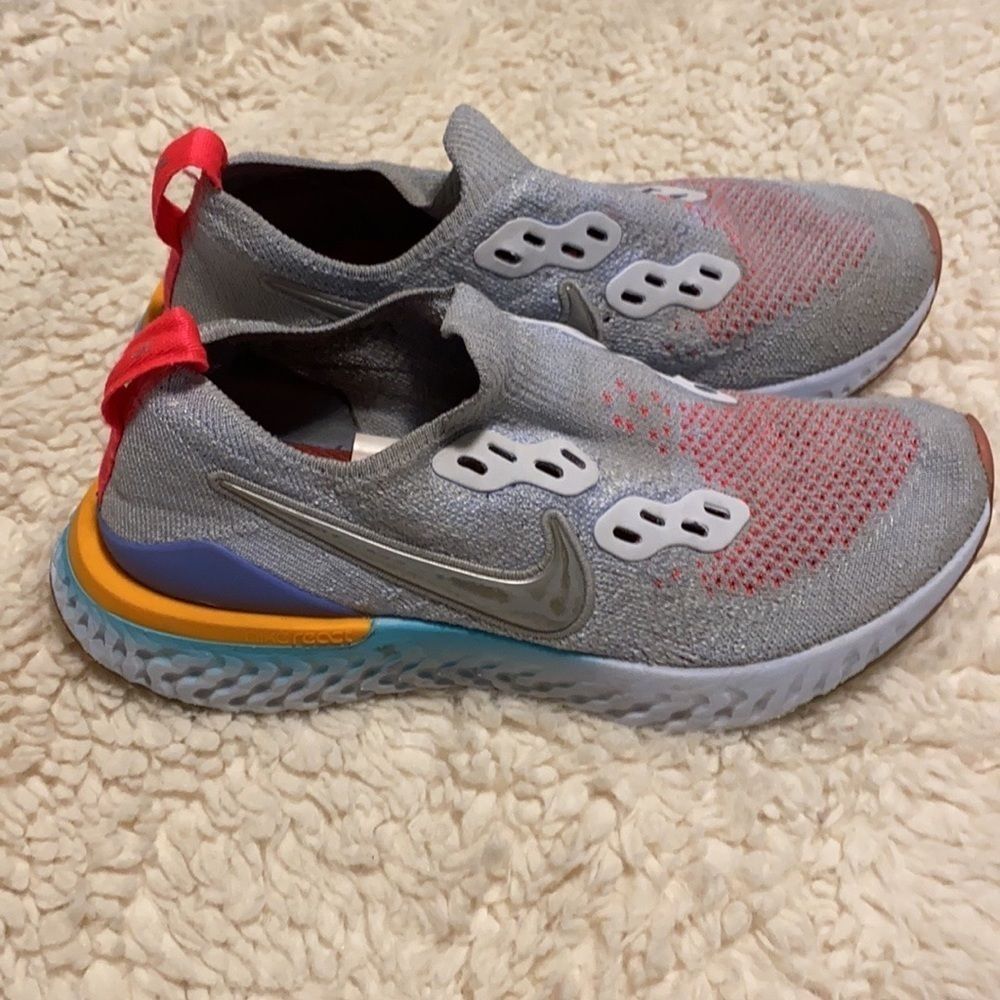 Nike Epic React Flyknit 2 Running Shoes Youth Size 4